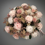 «Розовое счастье» - букет из стабилизированных цветов.