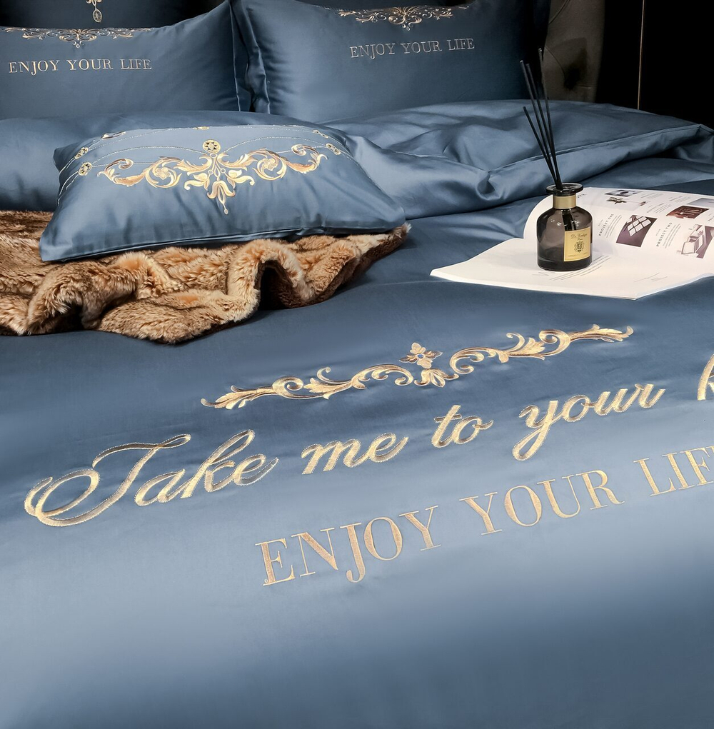 Постельное белье Сатин Гладкокрашеный Вышивка Делюкс на резинке DHCR005