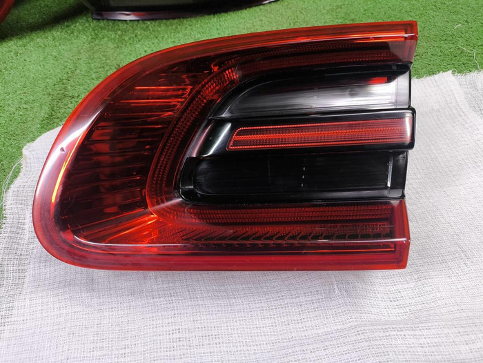 Фонарь правый внутренний Porsche Macan 95b (14-18)