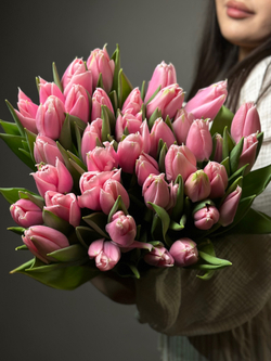 Букет розовых гладких тюльпанов