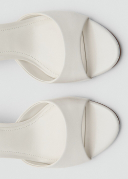 Босоножки с ремешком на каблуке kitten