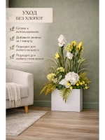 Напольная композиция из искусственных растений и цветов