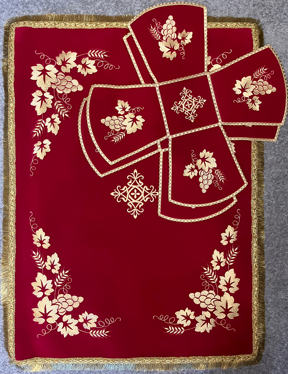Бархатные покровцы с вышивкой красные/бордо