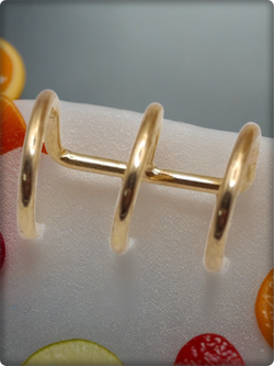 Клипса без прокола уха "Тройная" золотистая.