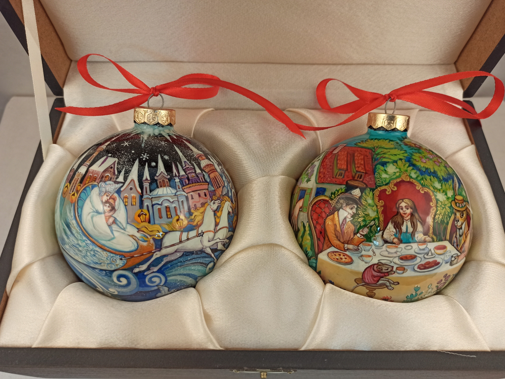 Набор новогодних шаров с авторской росписью Палех "Алиса в стране чудес" и  "Снежная королева"