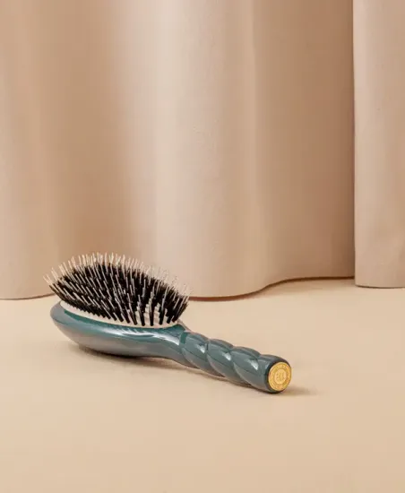 La Bonne Brosse N.02 The Essential Do It All Brush