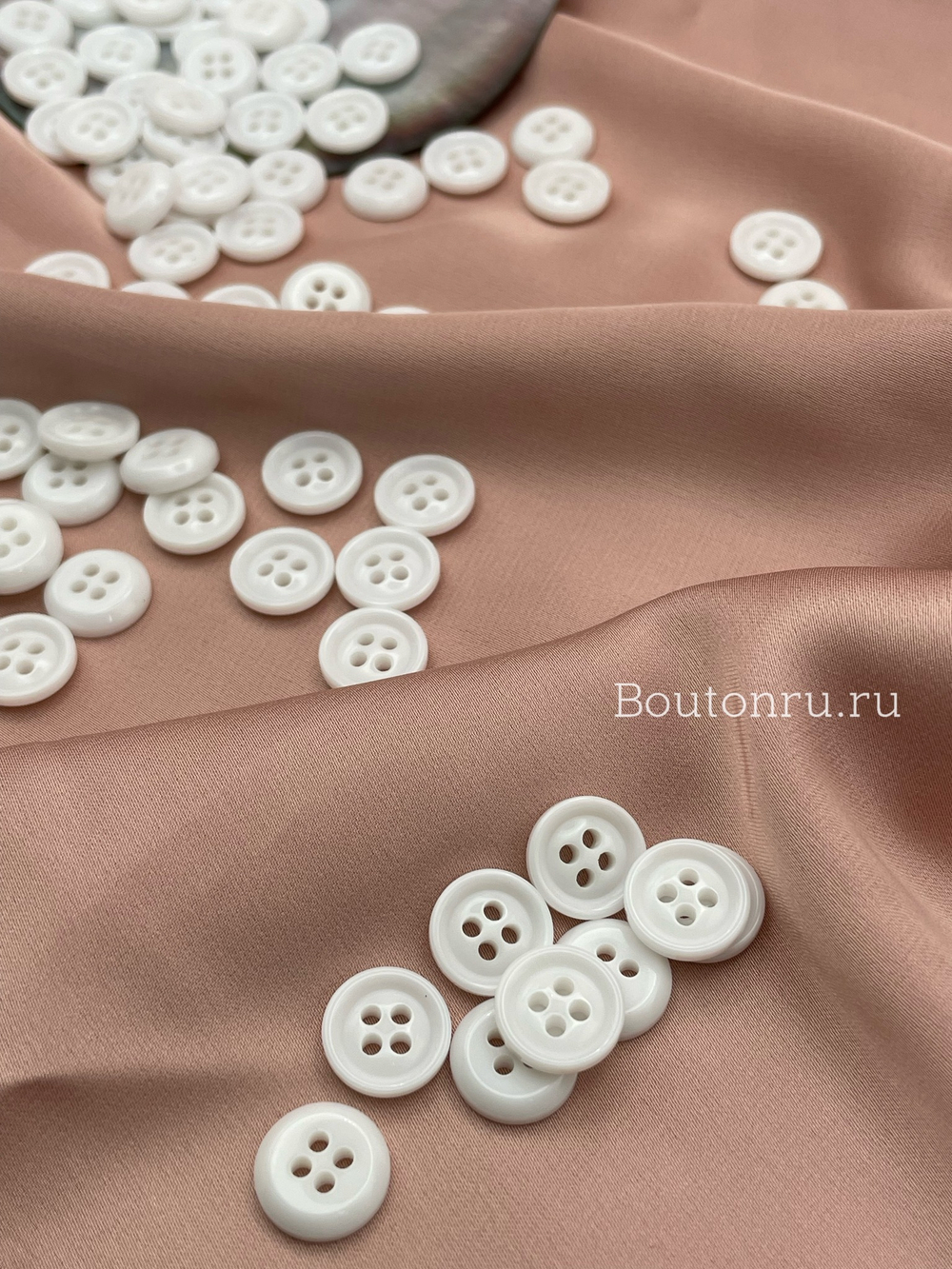 Пуговицы на прокол белые