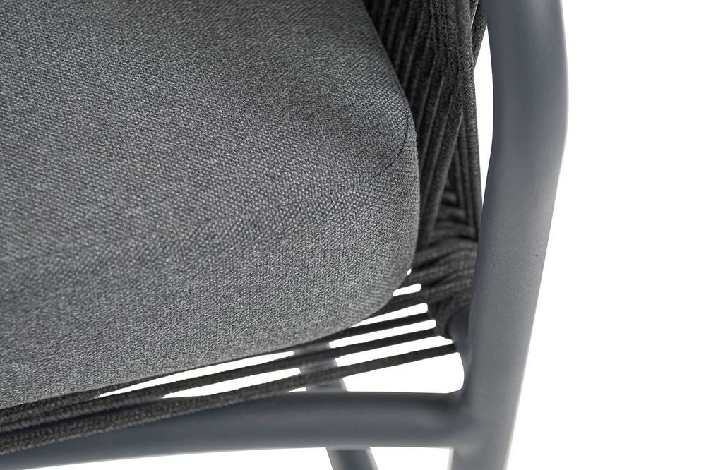 "Ането" кресло плетеное из роупа, каркас алюминий темно-серый (RAL7024) муар, роуп темно-серый круглый, ткань темно-серая 027