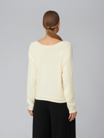Женский джемпер молочный с V-образным вырезом