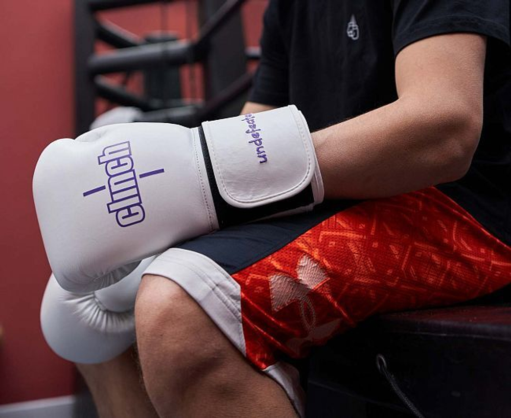 Перчатки боксерские Clinch Undefeated белые C161