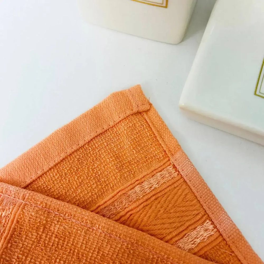 Полотенце махровое 70*120см «Comfort» цвет персиковый 05-018, плотность 300гр/м2 TJ, с петелькой-подвесом