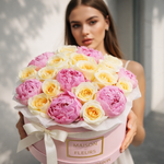 Нежная композиция "Lovely peonies & Roses" в розовой подарочной коробке "Maison des fleurs"