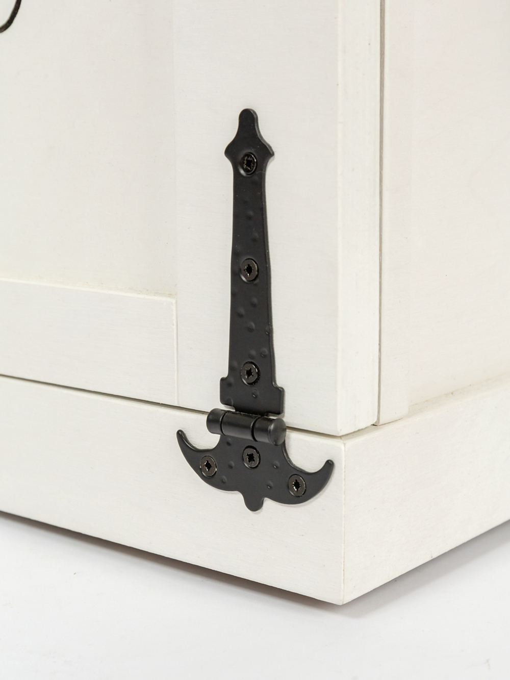 Ларец-сундук Светлогоры белый с вензелем