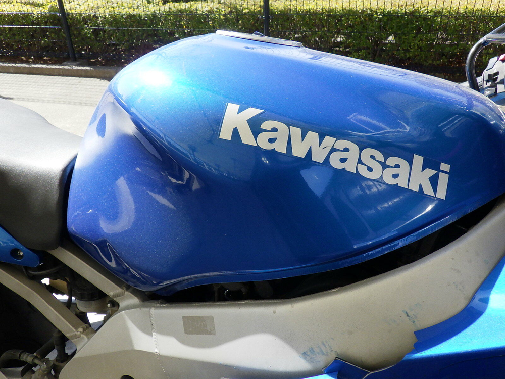 Kawasaki Ninja ZX-9R 041682
