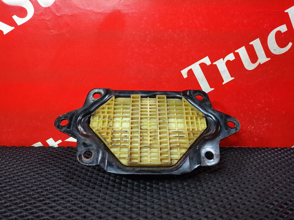 Подушка двигателя задняя