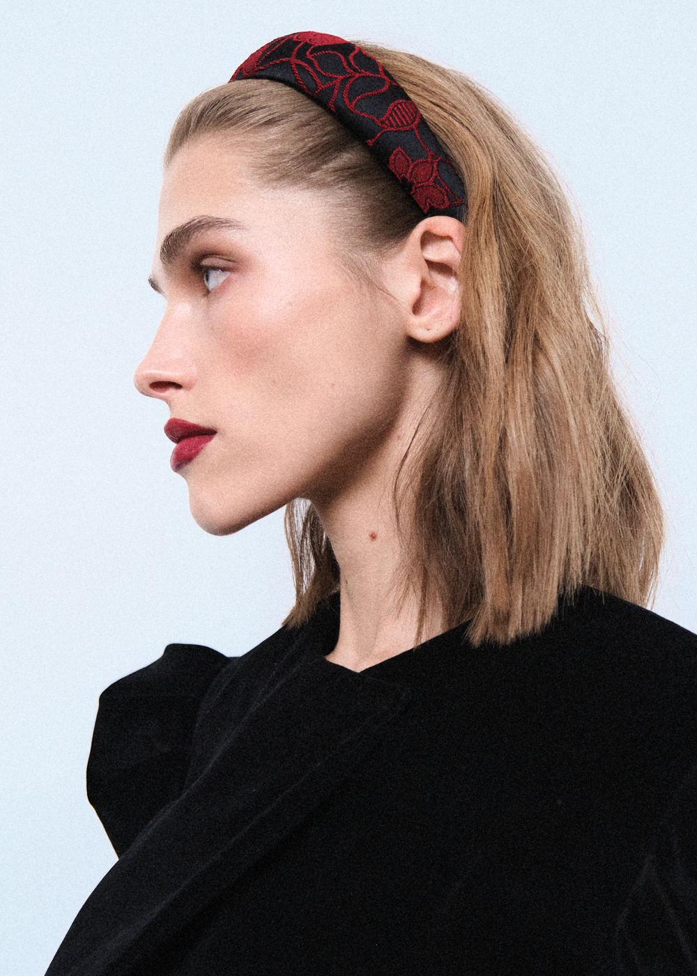 Ободок объемный из черного жаккарда