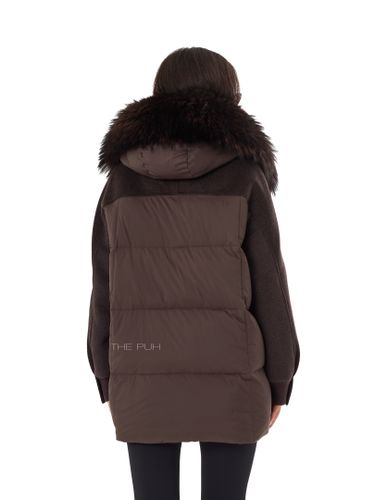Удлиненный комбинированный пуховик шоколадного цвета