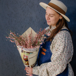 154. Весенний букет из ароматной генисты