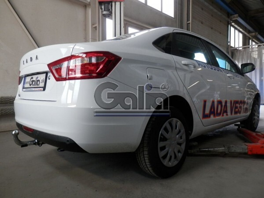 Фаркоп оцинкованный Galia L025A для Lada Vesta седан/универсал, в т.ч. SW Cross 2015-(паспорт и сертификат в комплекте)(без электрики)