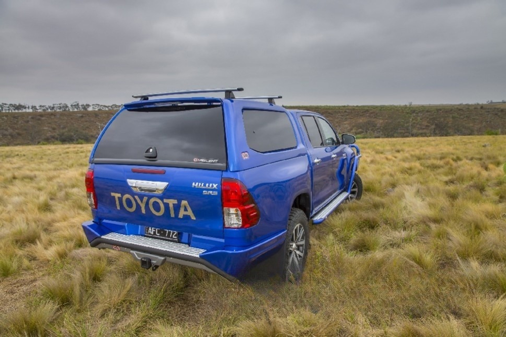 Задний бампер Toyota Hilux Revo 2015+ ARB Summit с интегрированным фаркопом и подножкой