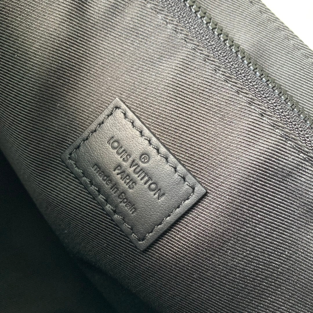 Louis Vuitton Montsouris Messenger Bag