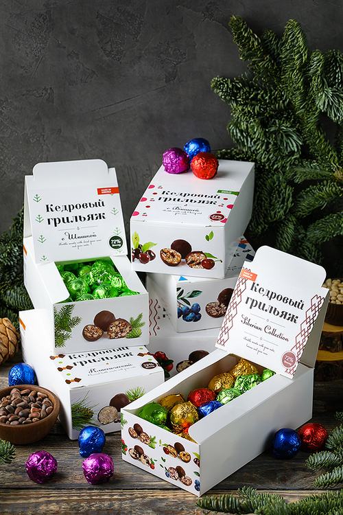 Кедровый грильяж "с Клюквой" / шоколад 72% / шоу-бокс / 530 гр / 39-40 шт / Солнечная Сибирь