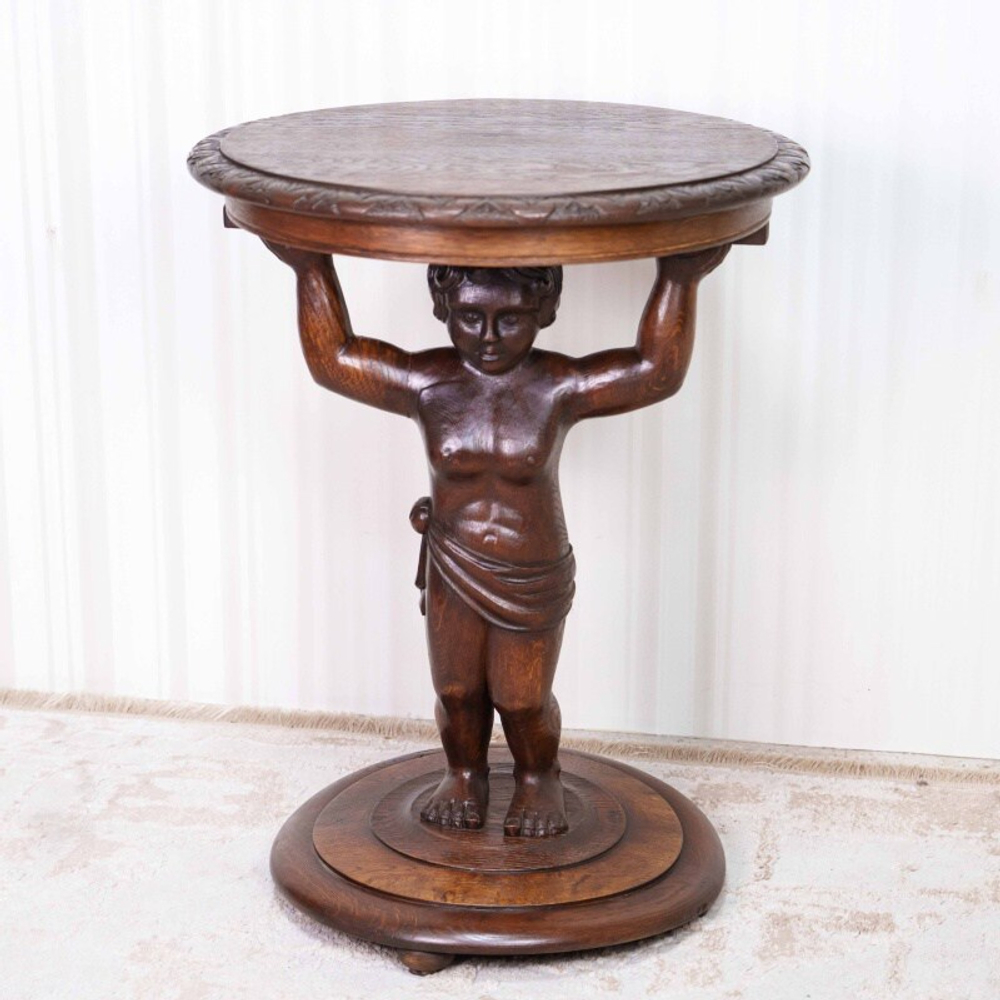 Стол с фигурой