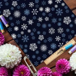 Ткань оксфорд 210 белые и голубые снежинки на тёмно-синем фоне