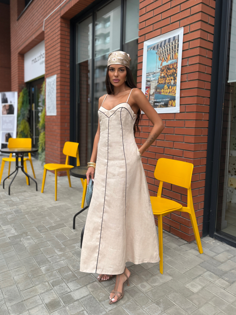 Платье изо льна в длине миди с окантовкой