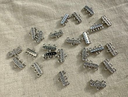 Коннектор с тремя петельками со стразами