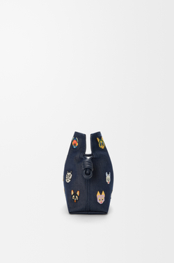Loewe Сумка-клатч Flamenco Cats среднего размера из вышитой джинсовой ткани, синий