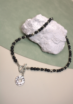 Колье-чокер с черным агатом "Ночной оберег"