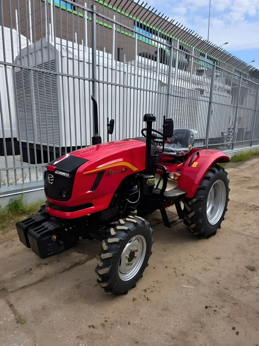 Трактор (минитрактор) Dongfeng DF-244 G2 NEW Рейстайлинг
