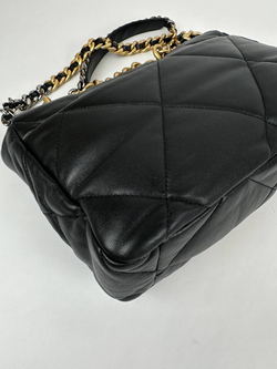 Сумка Chanel 19