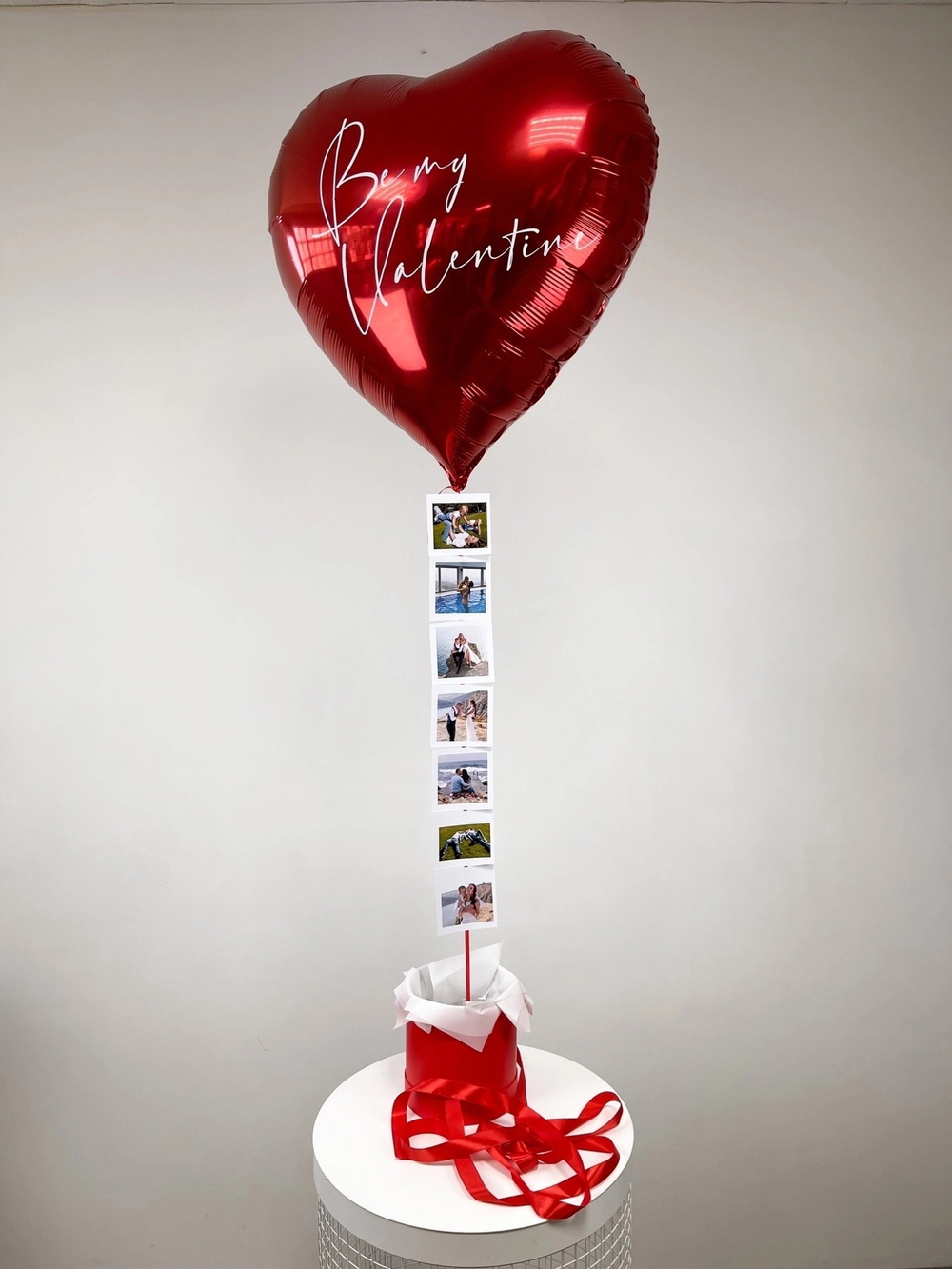 Шар с фотографиями на ленте