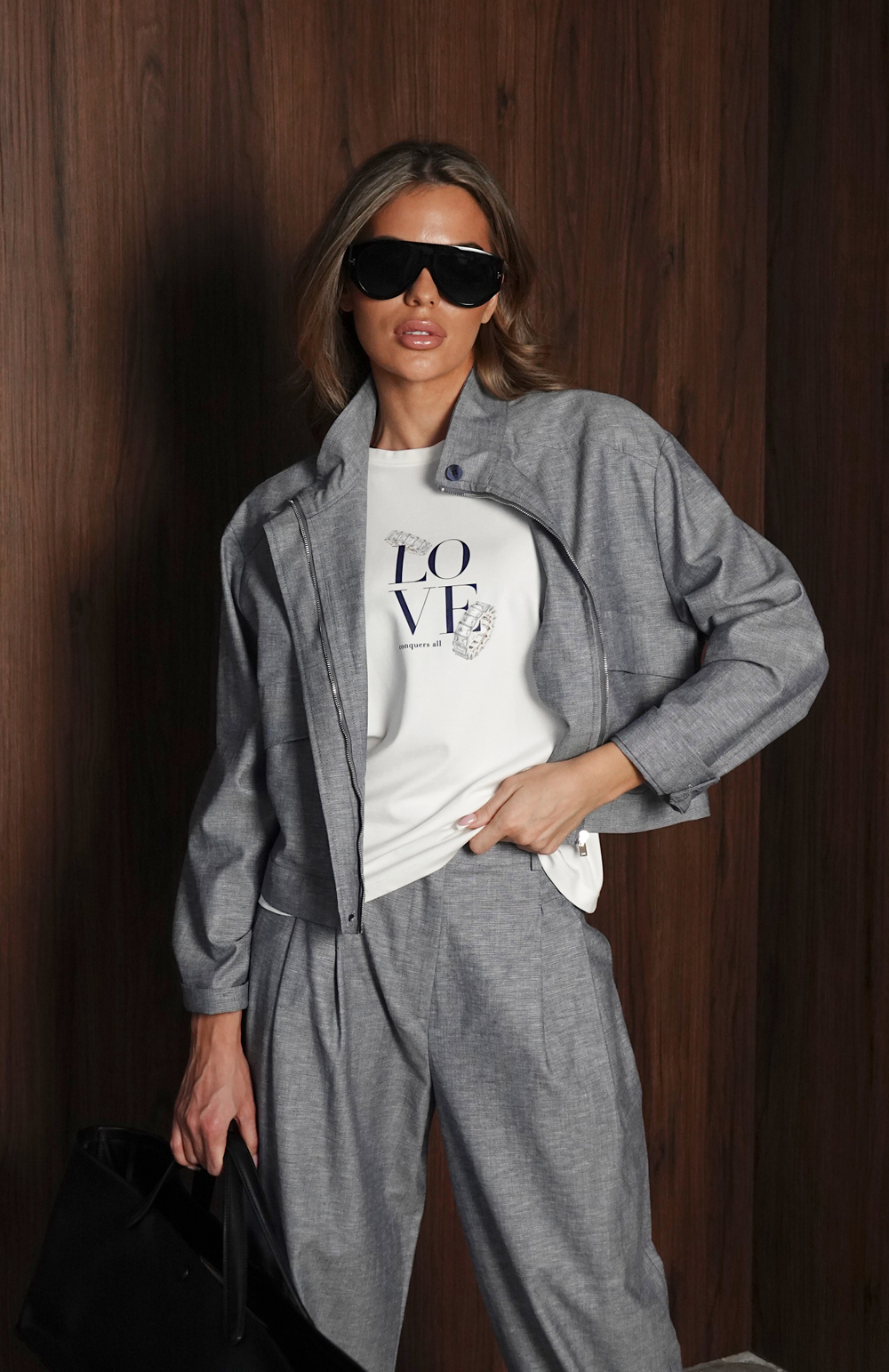 Костюм-тройка с брюками с защипами