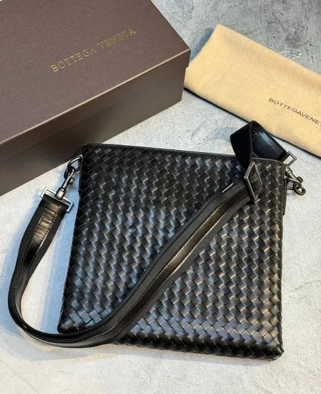 Сумка кожаная Bottega Veneta через плечо