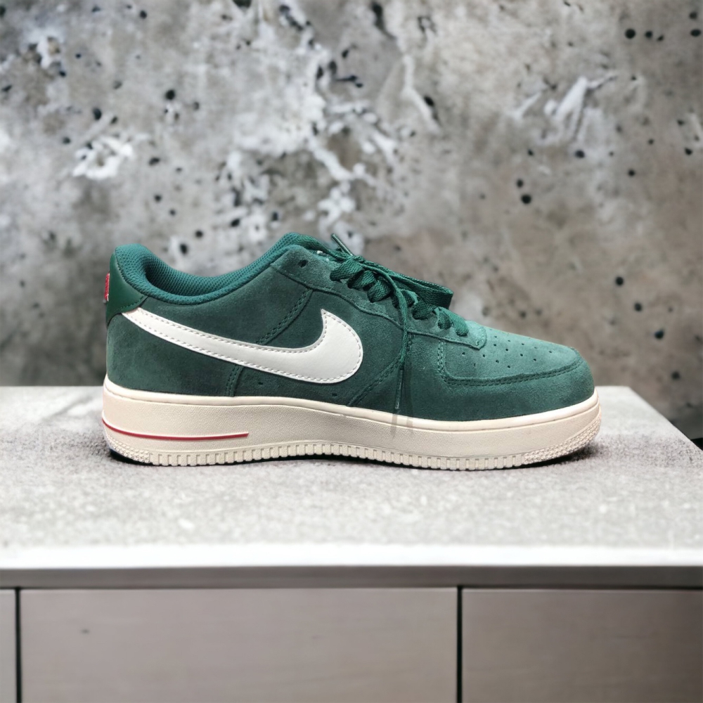Nike Air Force 1 Low • Green