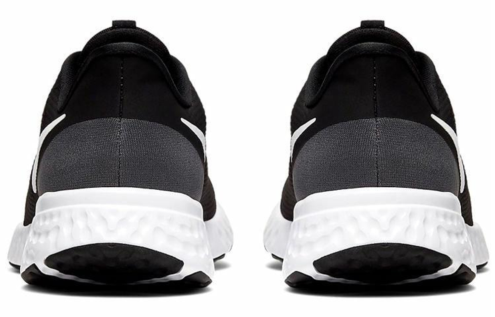 Кроссовки Nike Revolution 5