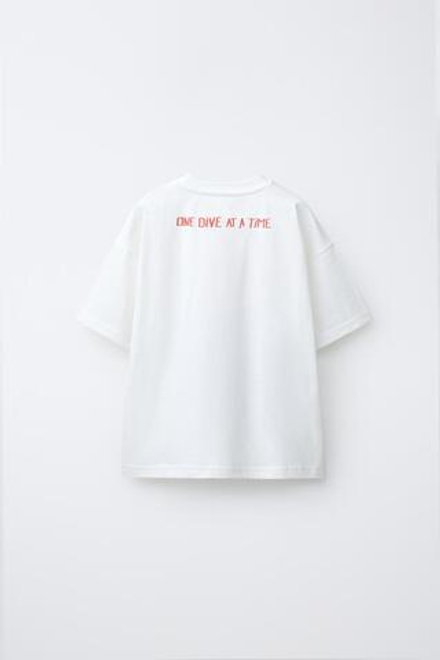 ZARA ФУТБОЛКА С ПРИНТОМ «АКУЛА», БЕЛЫЙ