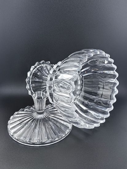 Конфетница на ножке с крышкой