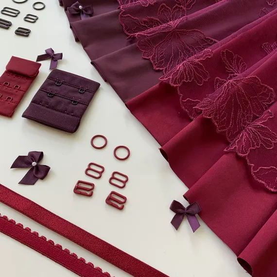 Вышивка на сетке слива светлая 22 см, Бабочки