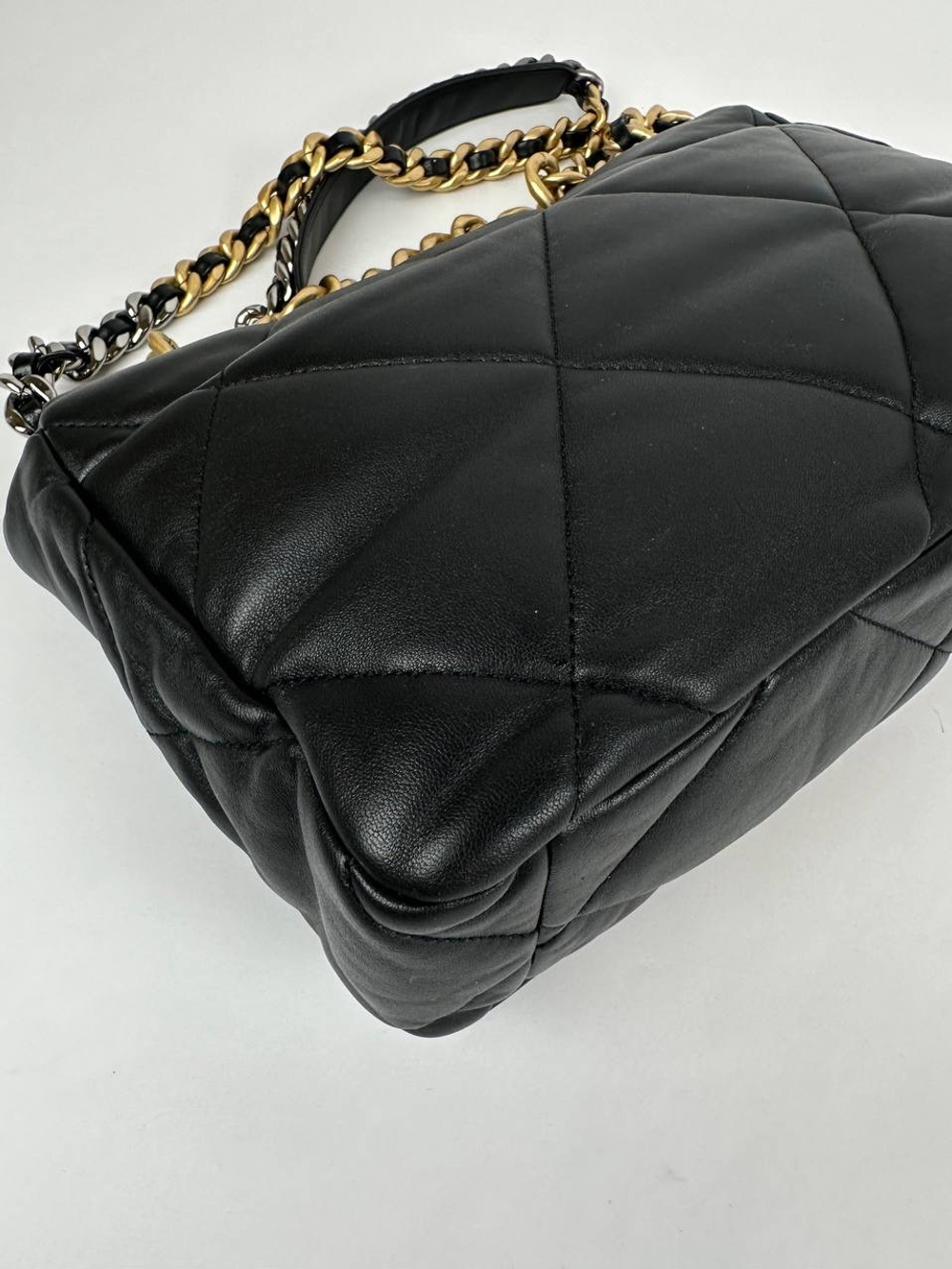 Сумка Chanel 19