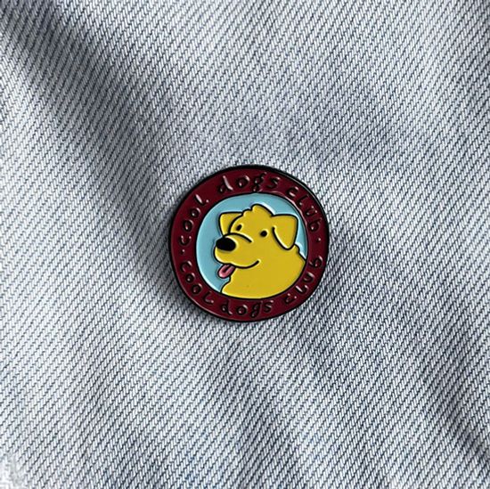 Значок металлический на одежду/Пин. Клуб крутых собак. Cool Dogs