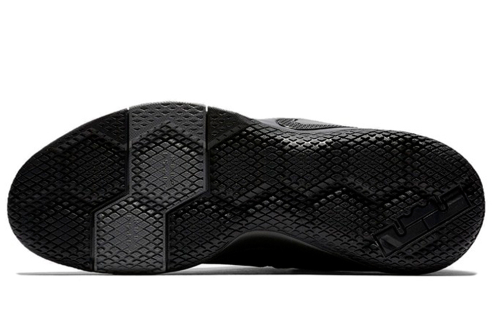 Кроссовки Nike Witness