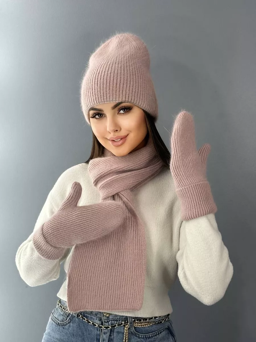 Комплект зимний шапка с шарфом и перчатками теплый вязаный