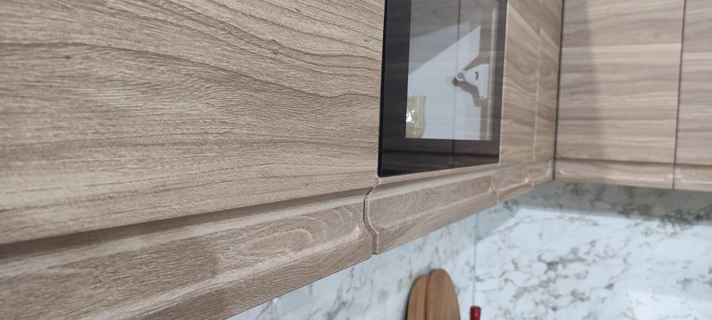 Кухонный гарнитур Скала Дуб евро / Розовый (с барной стойкой)