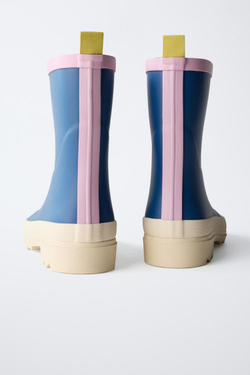 ZARA РЕЗИНОВЫЕ САПОГИ В СТИЛЕ КОЛОР-БЛОК, СИНИЙ