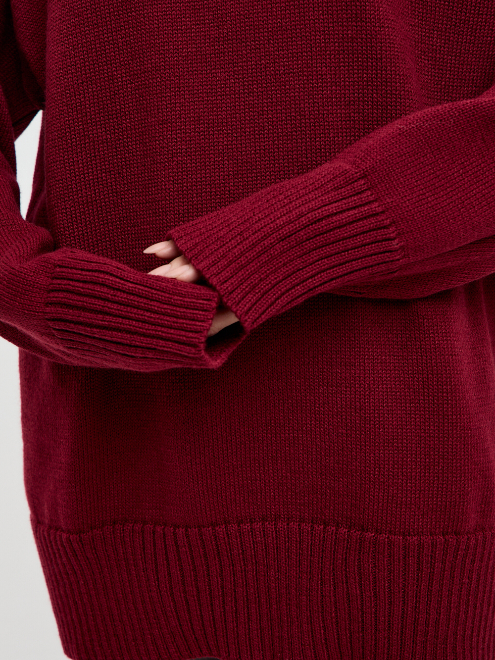 Бордовый свитер