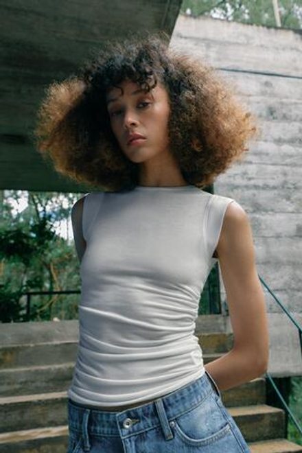 ZARA ТОП С БОКОВЫМИ СБОРКАМИ, ЖЕЛТОВАТО-БЕЛЫЙ